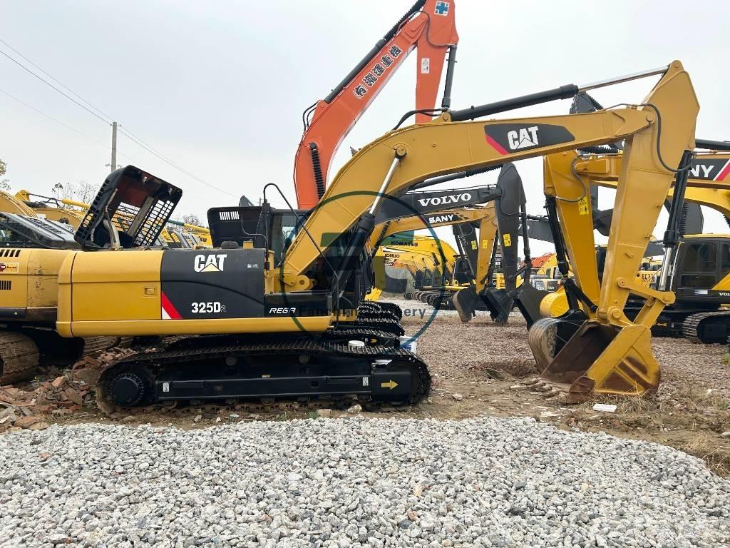 CAT 325 D2 Pelle sur chenilles