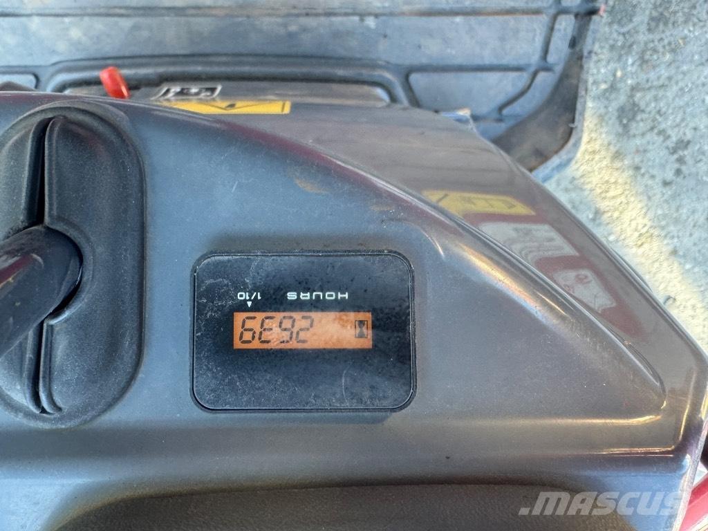 Yanmar SV08 (1E826) Mini pelle < 7t