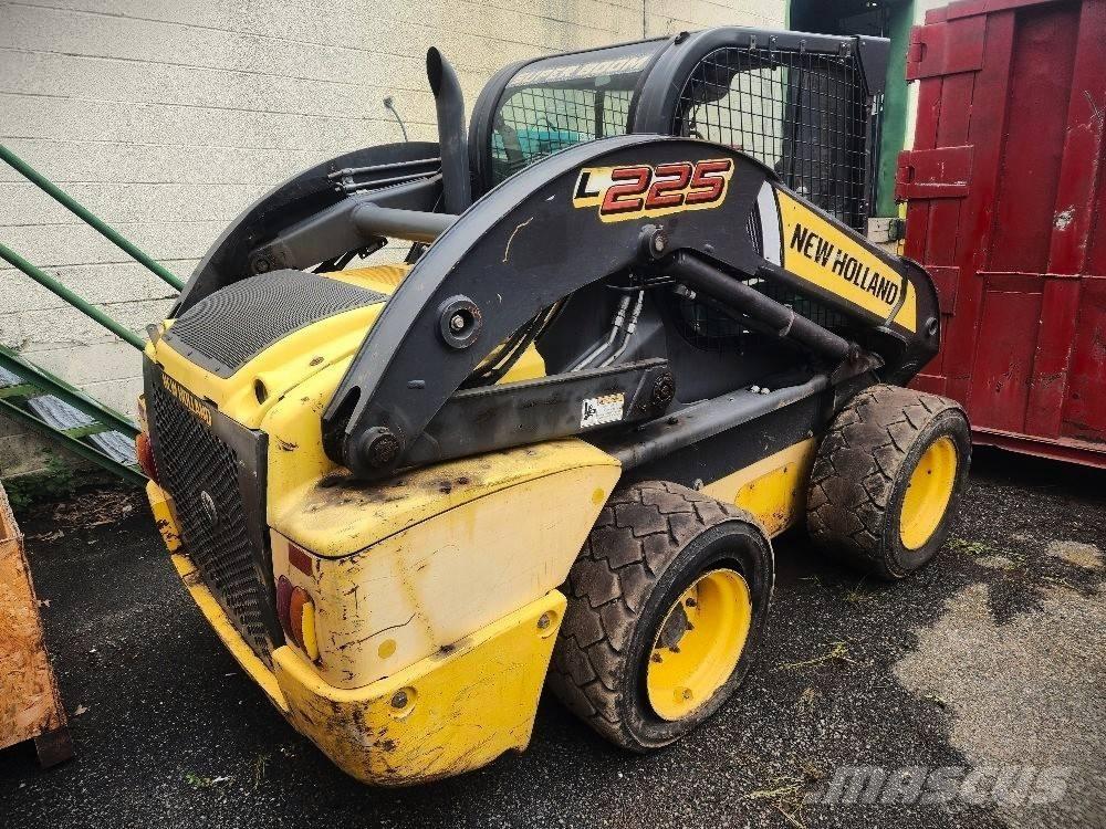 New Holland 225L Chargeuse compacte