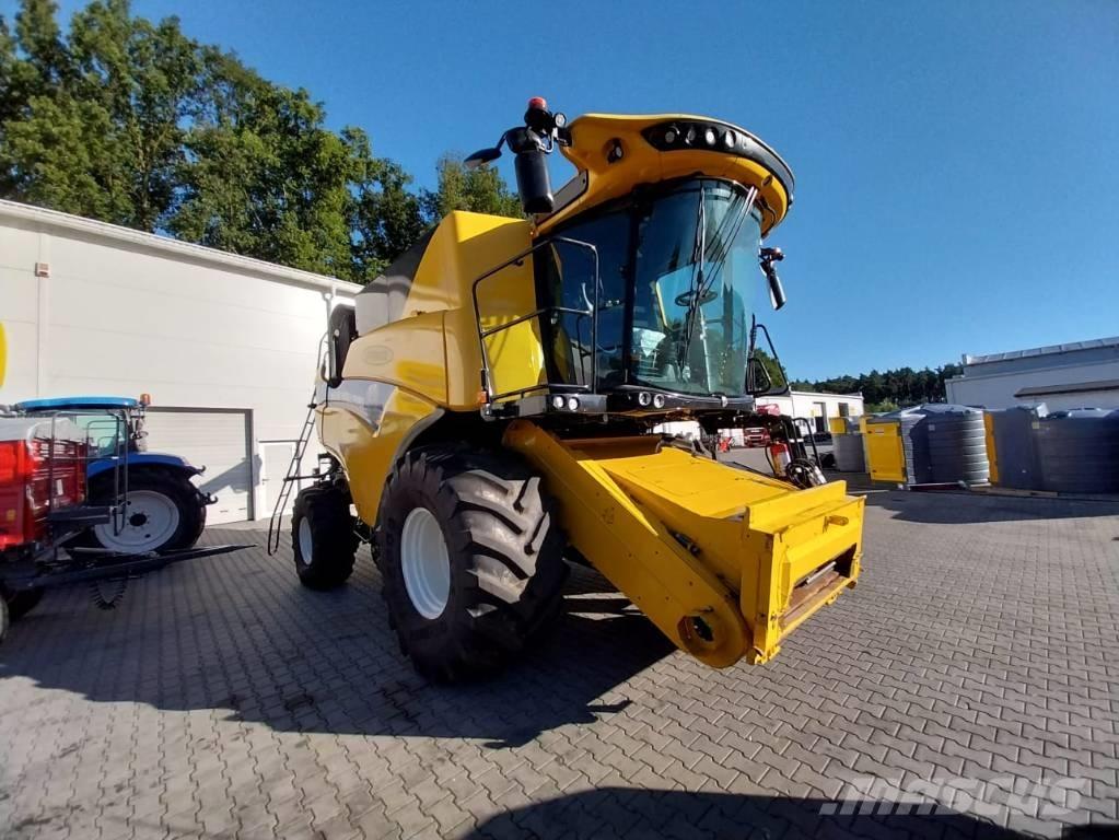 New Holland CX 8.90 Moissonneuse batteuse