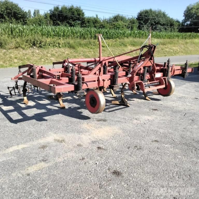Quivogne CH13V Déchaumeur, cultivateur