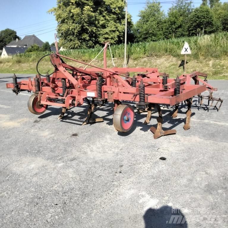 Quivogne CH13V Déchaumeur, cultivateur