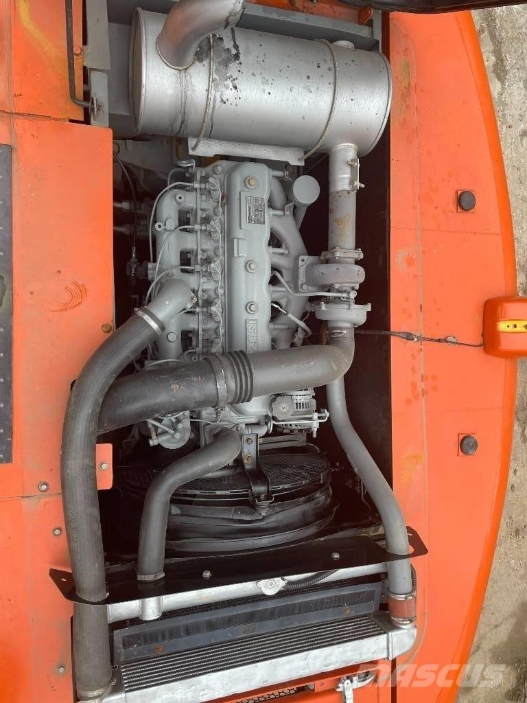 Hitachi ZX 200 Pelle sur chenilles