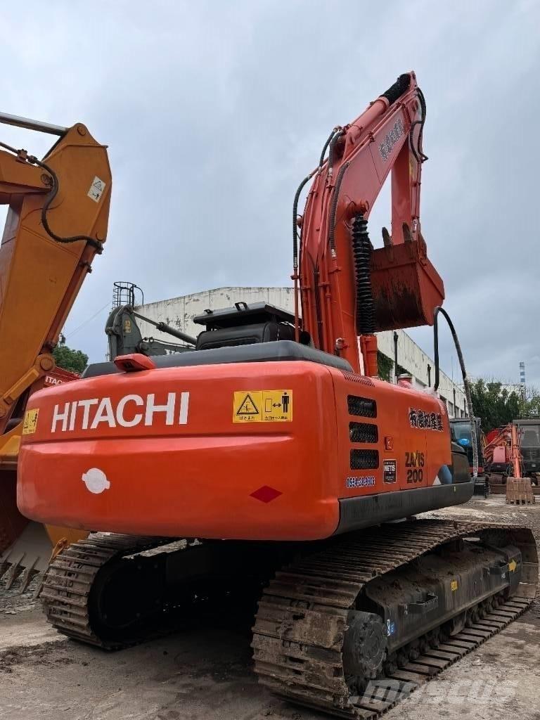 Hitachi ZX 200 Pelle sur chenilles