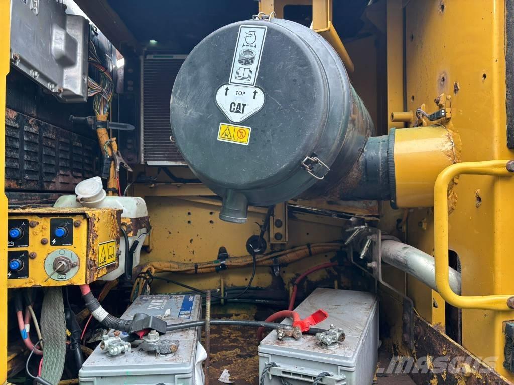 CAT 330 D L Pelle sur chenilles
