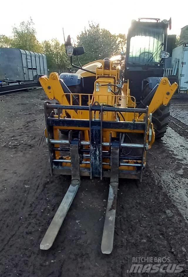 JCB 540-140 Chariot télescopique