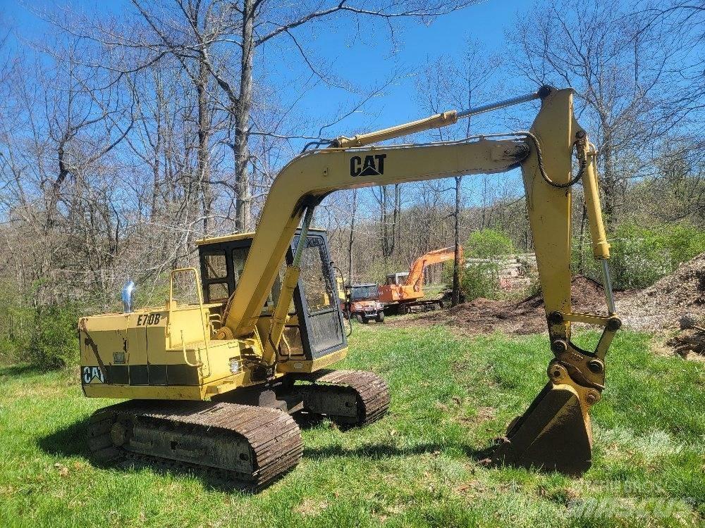 CAT E 70 B Pelle sur chenilles