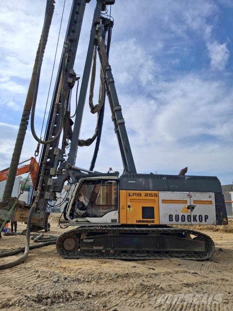 Liebherr LRB255 Pelle enfonce-pieux