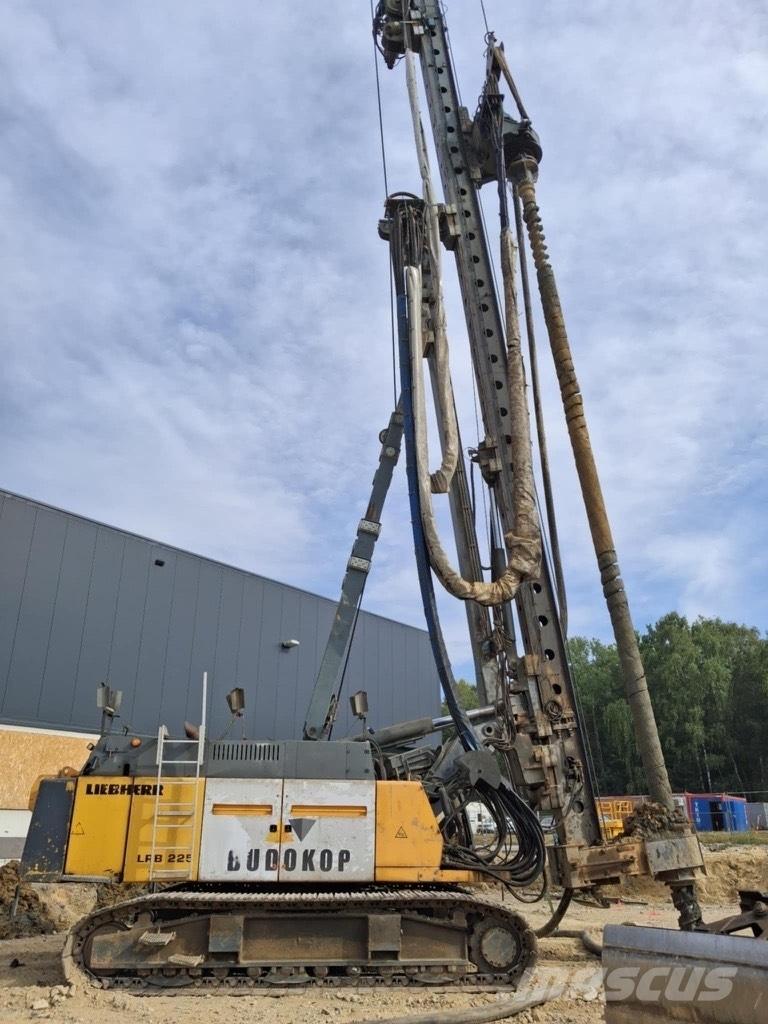 Liebherr LRB255 Pelle enfonce-pieux