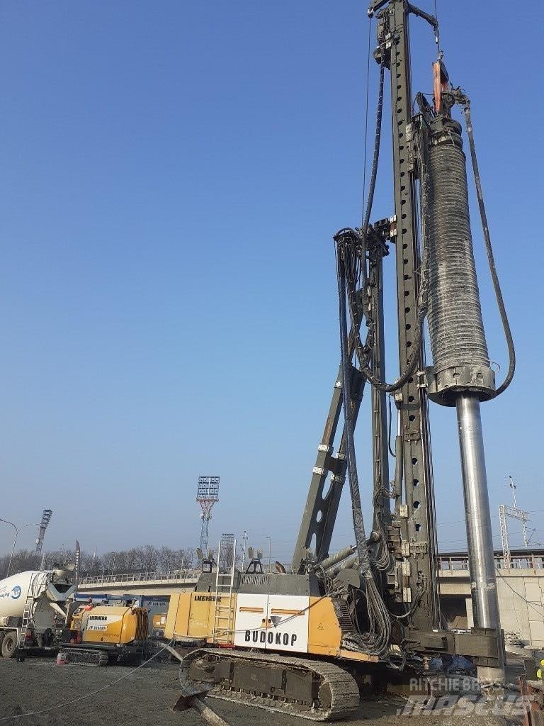 Liebherr LRB255 Pelle enfonce-pieux