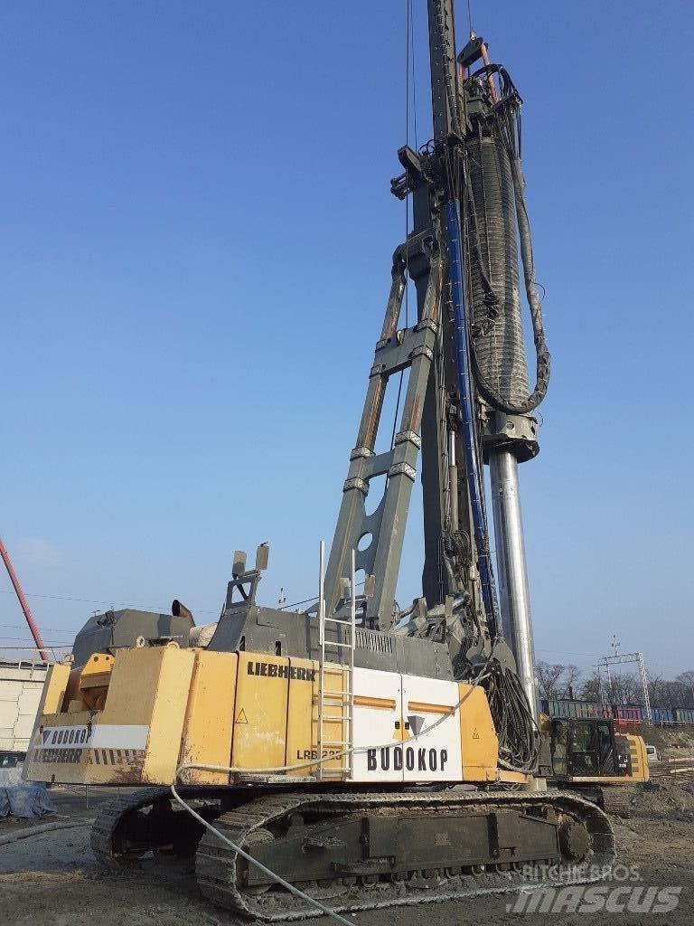 Liebherr LRB255 Pelle enfonce-pieux