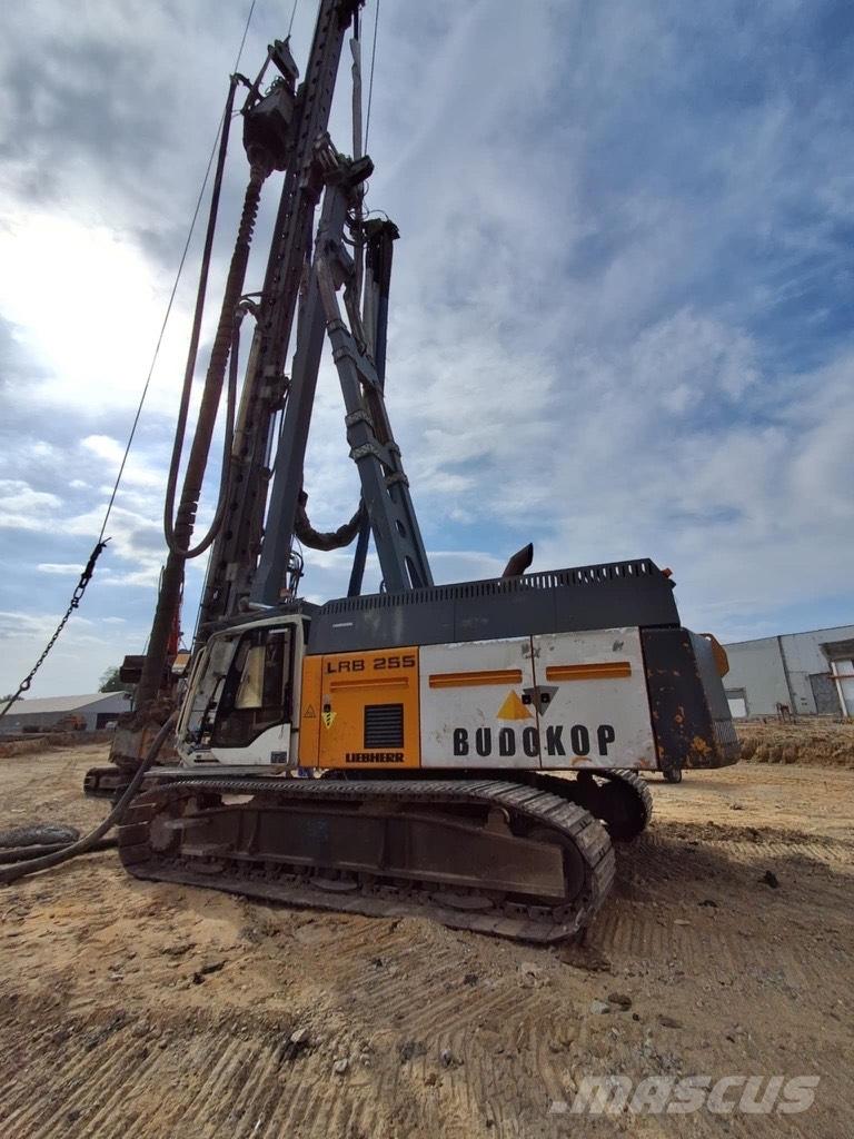 Liebherr LRB255 Pelle enfonce-pieux