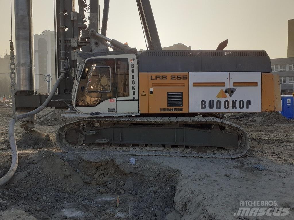 Liebherr LRB255 Pelle enfonce-pieux