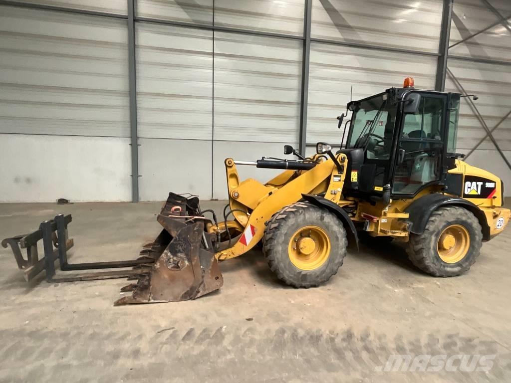CAT 908 H 2 Chargeuse sur pneus