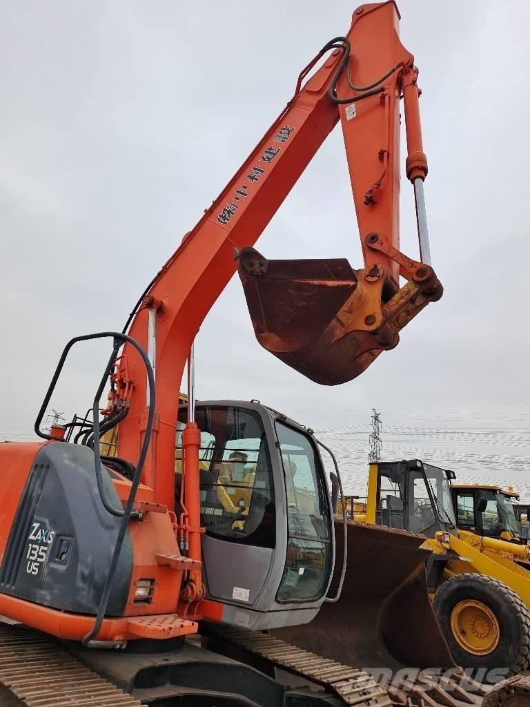 Hitachi ZX 135 US Pelle sur chenilles