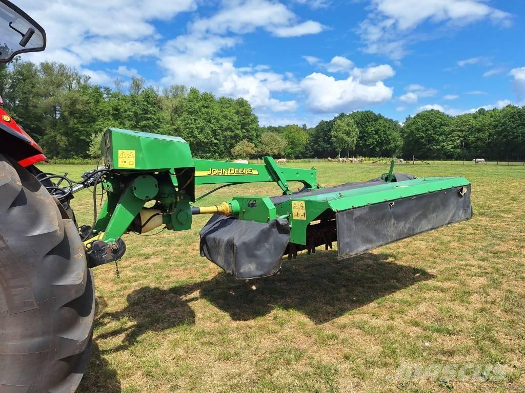 John Deere 328 Faucheuse-conditionneuse
