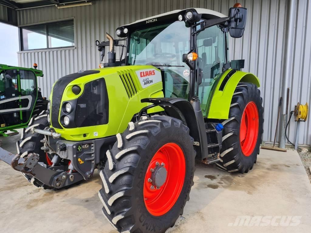 CLAAS Arion 440 CIS Tracteur