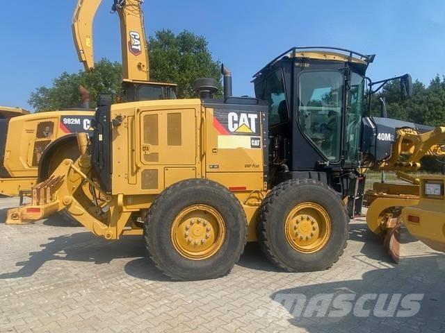 CAT 140M Niveleuse