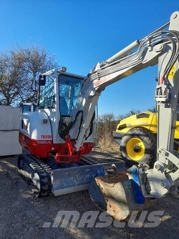 Takeuchi TB 230 Mini pelle < 7t