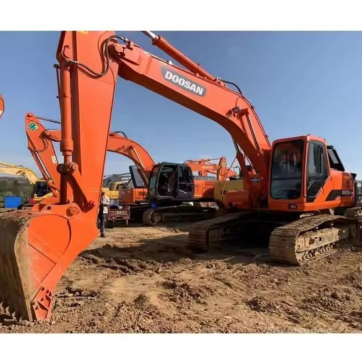 Doosan DH 225 Pelle sur chenilles