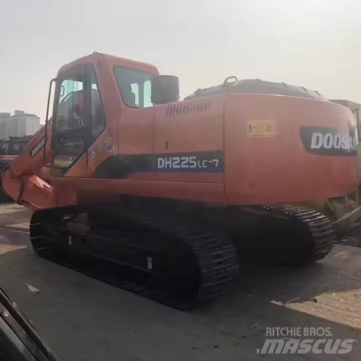 Doosan DH 225 Pelle sur chenilles