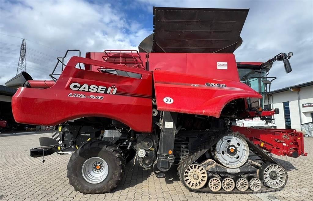 Case IH AF 8250 Moissonneuse batteuse