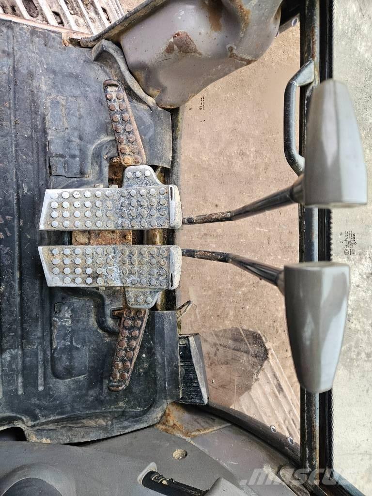 Hitachi ZX 200 LC Pelle sur chenilles