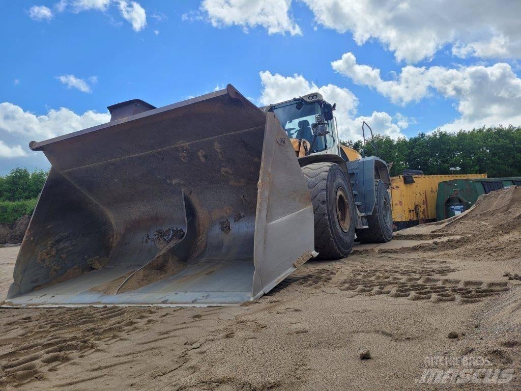 Liebherr L 586 Chargeuse sur pneus