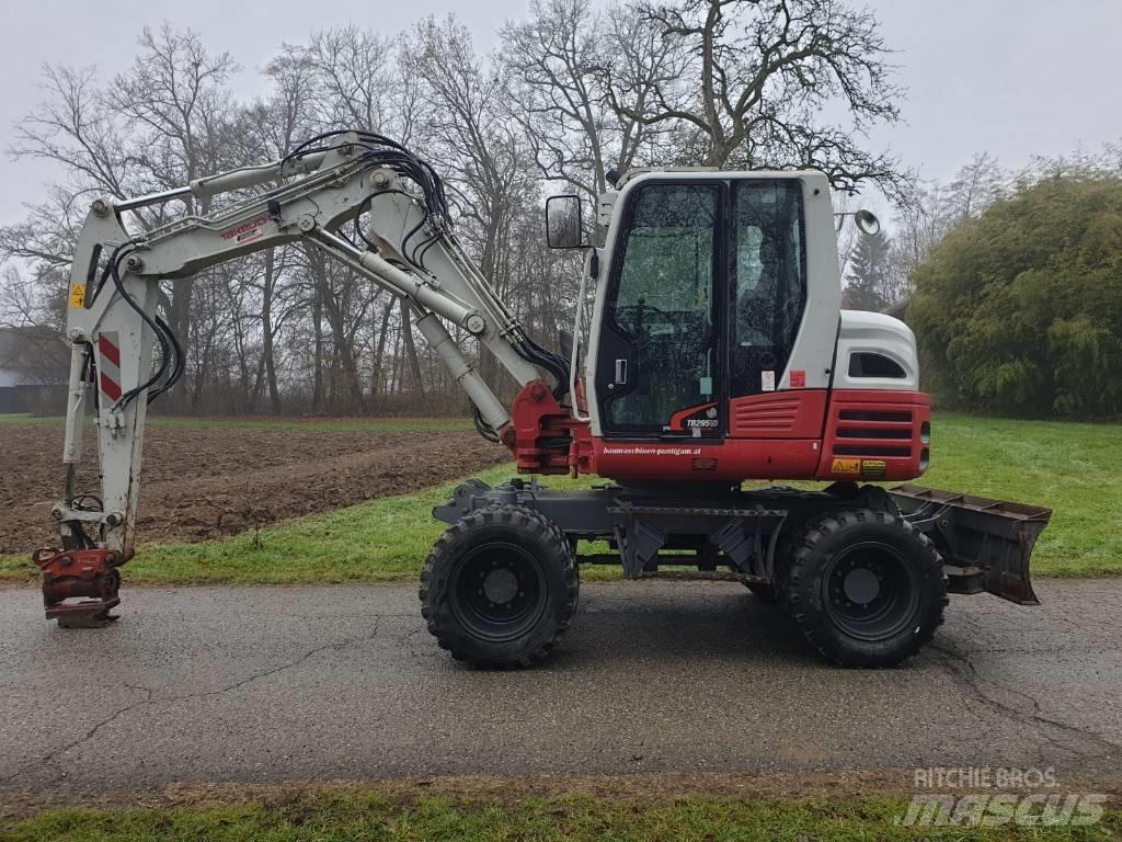 Takeuchi TB 295 W Pelle sur pneus