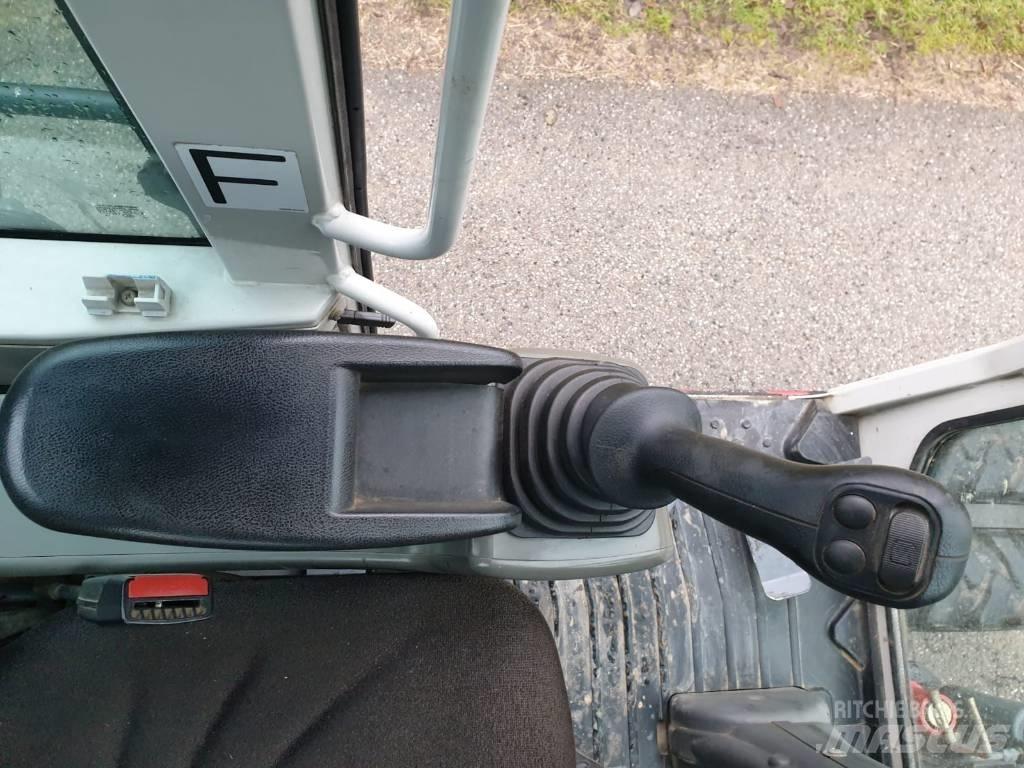 Takeuchi TB 295 W Pelle sur pneus