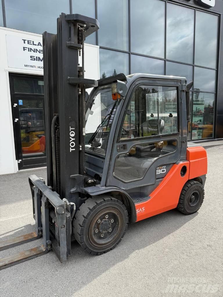 Toyota 02-8 FDF 30 Chariots diesel