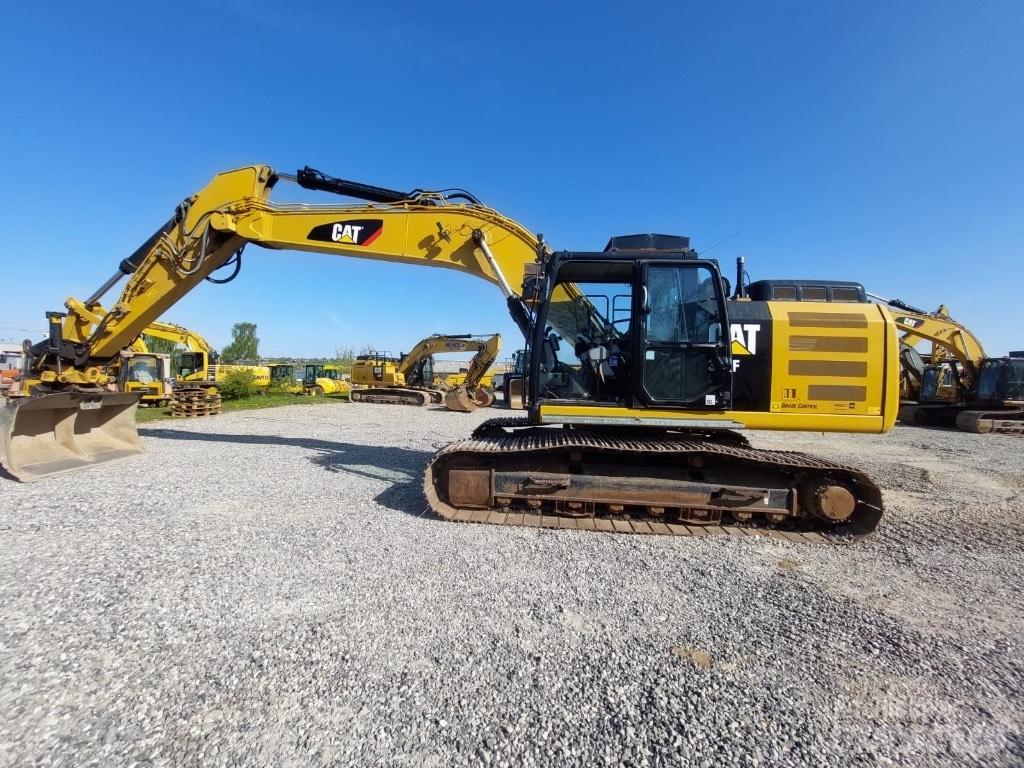 CAT 326 F L Pelle sur chenilles