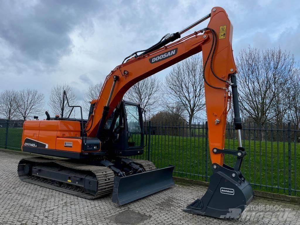 Doosan dx140w Pelle sur pneus