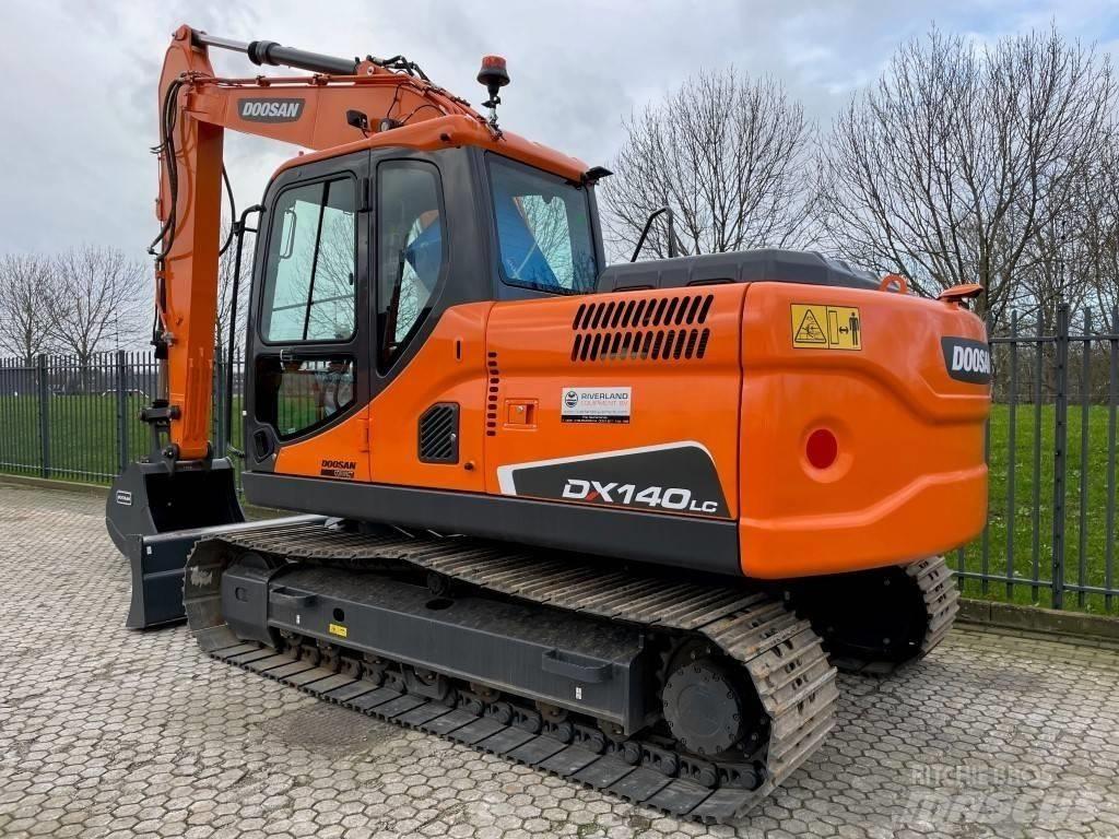 Doosan dx140w Pelle sur pneus