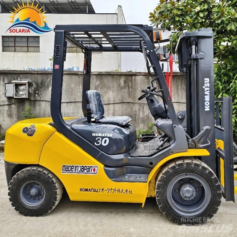 Komatsu 30 Chariots diesel