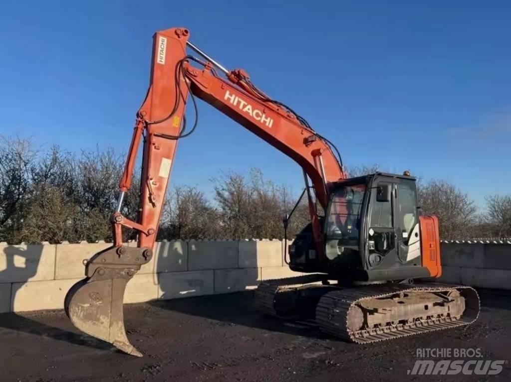 Hitachi ZX 135 Pelle sur chenilles