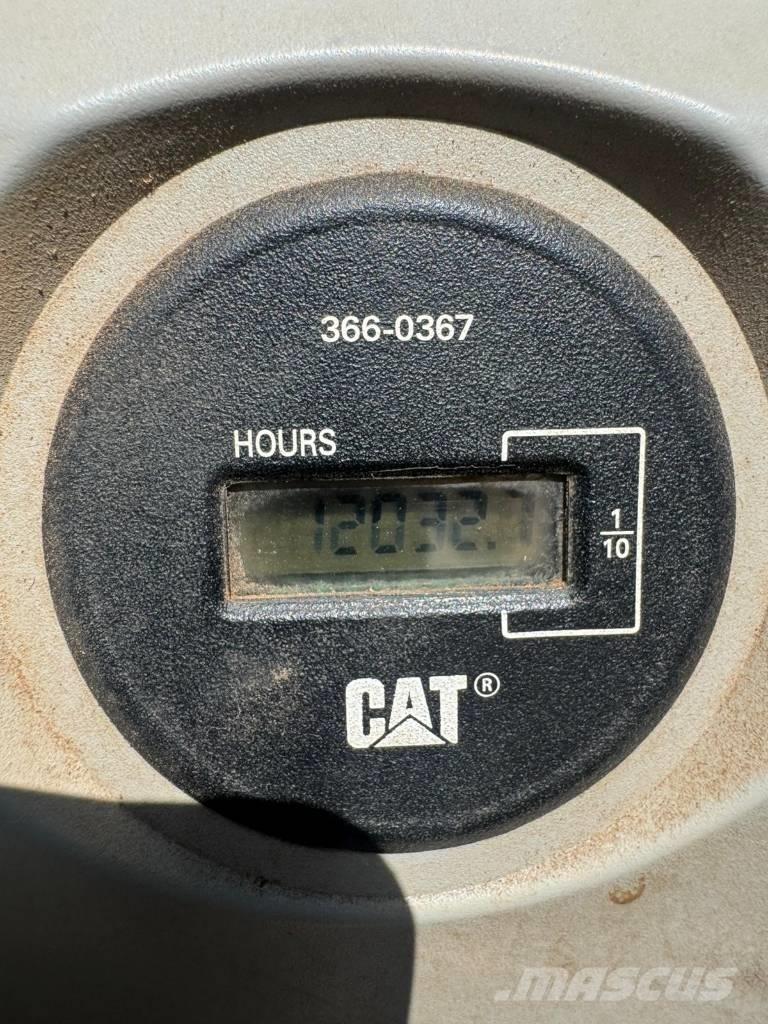CAT 352 F Pelle sur chenilles