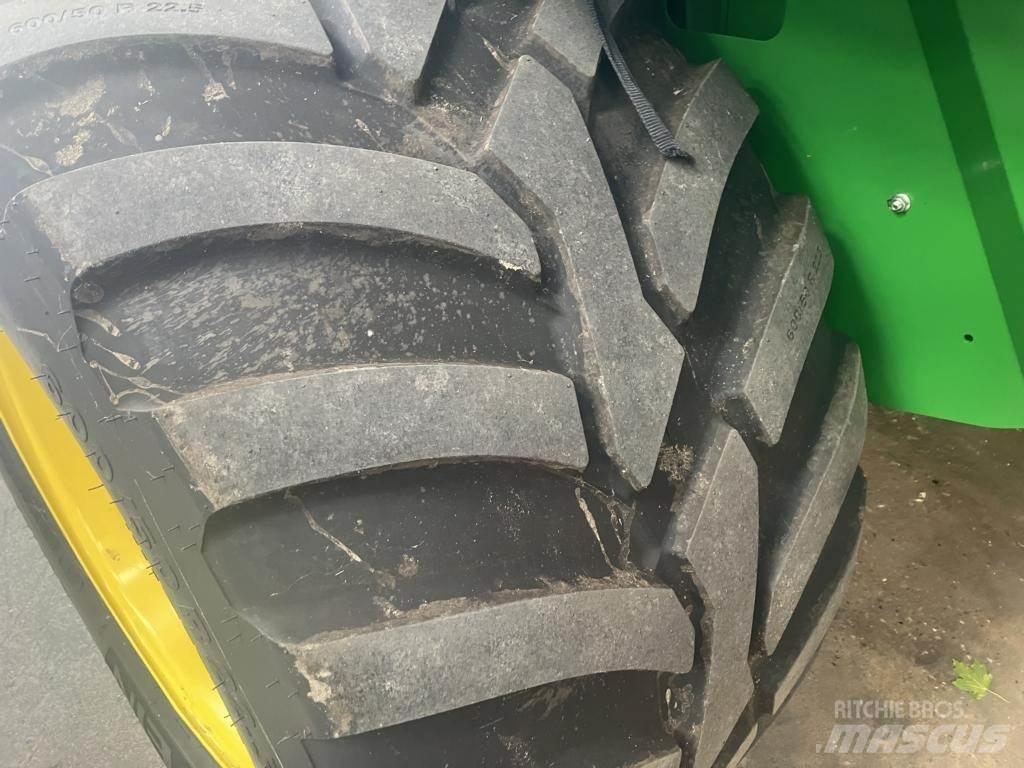 John Deere V461R Presse à balle ronde