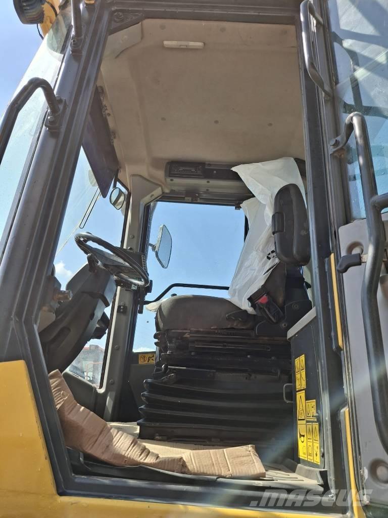 Komatsu WA 380-8 Mini chargeuse