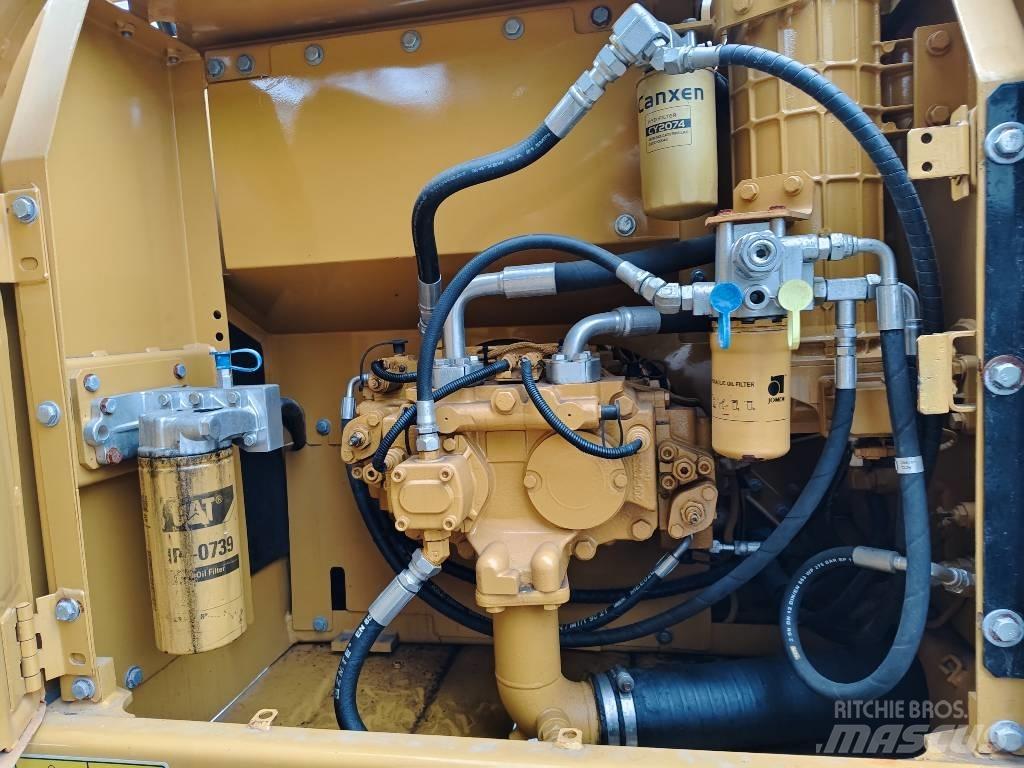 CAT 320 D2 Pelle sur chenilles