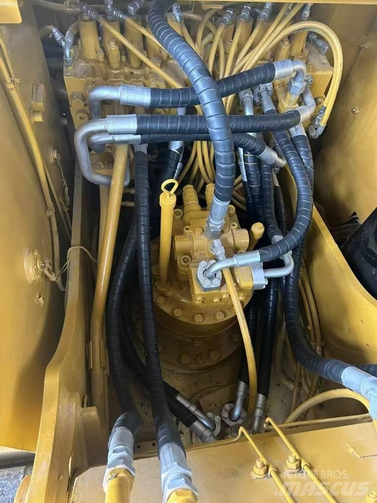 CAT 320 D2 Pelle sur chenilles