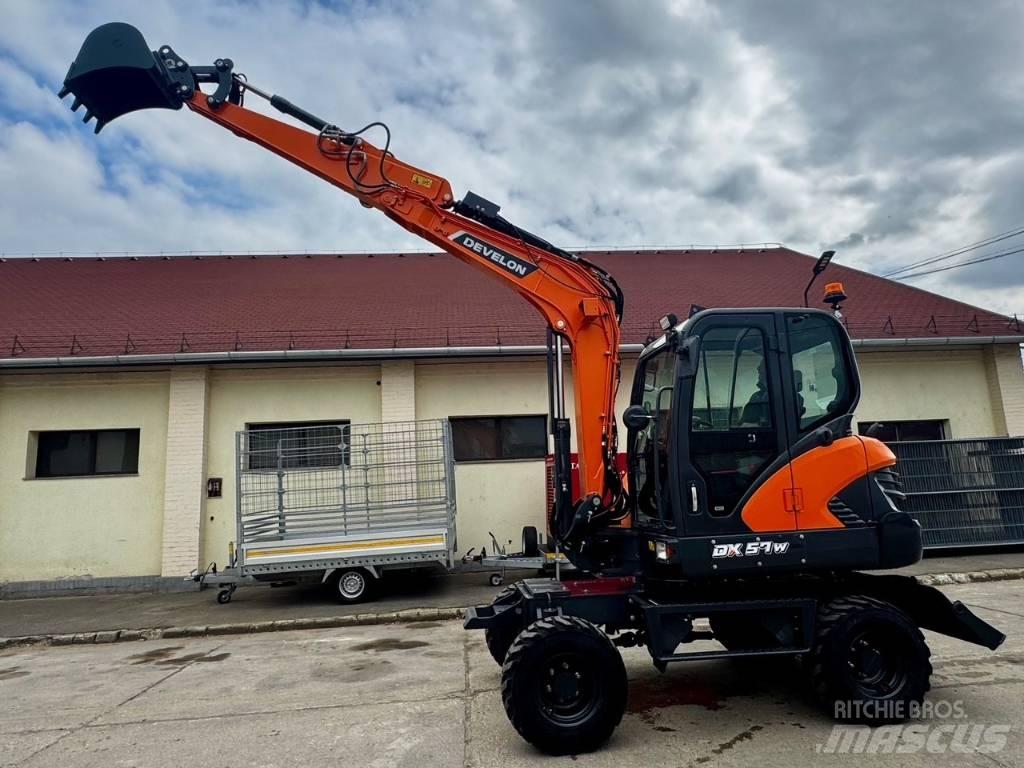 Develon DX 57 W-7 Pelle sur pneus