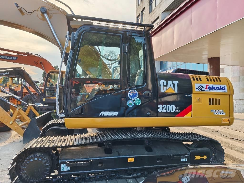 CAT 320 D2 L Pelle sur chenilles