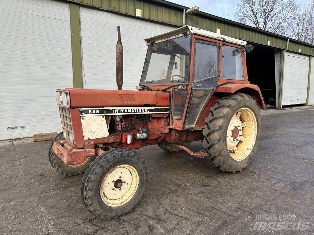 International 845 Tracteur