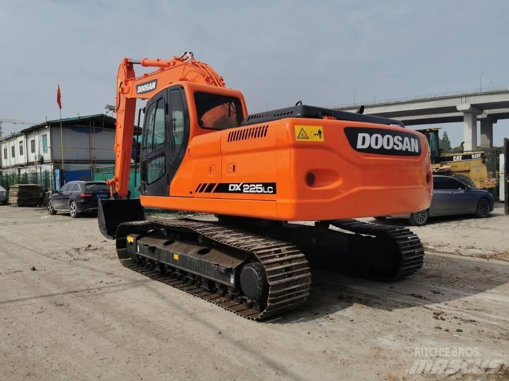 Doosan DX 225 LC Pelle sur chenilles
