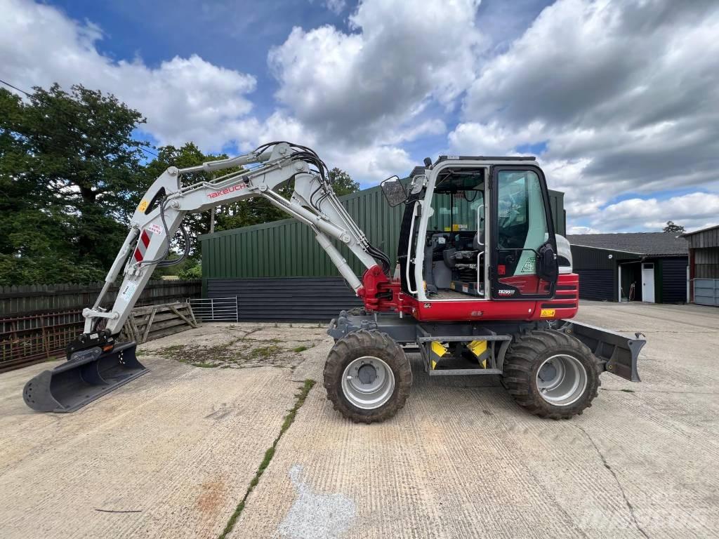 Takeuchi 295w Pelle sur pneus