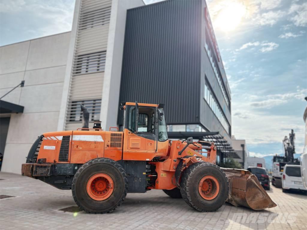 Doosan DL 300 Chargeuse sur pneus