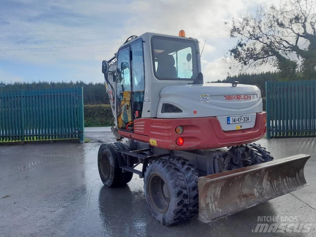 Takeuchi TB 295 W Pelle sur pneus