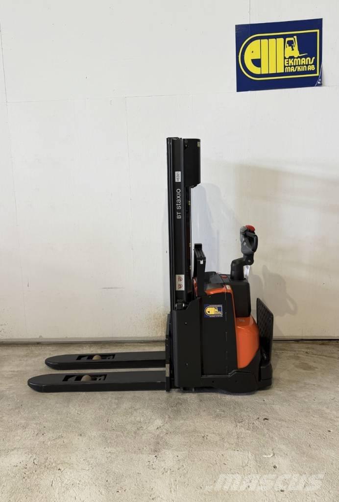 BT truck SWE 140L Gerbeur accompagnant