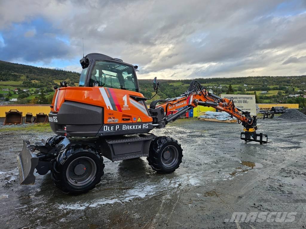 Hitachi ZX 95 W-7 Pelle sur pneus